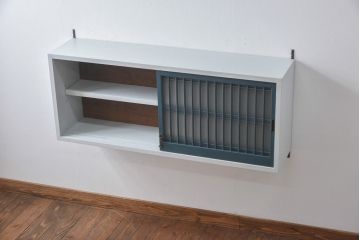 ラフジュ工房オリジナル　すりガラス入り　フレンチグレーとネイビーペイントのウォールシェルフ(壁掛け収納棚、戸棚、ウォールキャビネット)