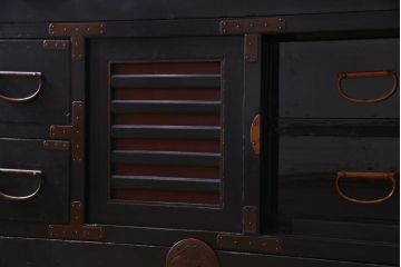 アンティーク家具　古民具・骨董　からくり付き　漆塗り　マットな風合いが味のある大川箪笥(サイドボード)