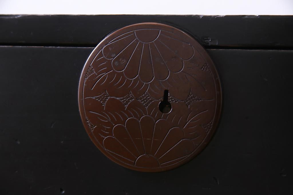 アンティーク家具　古民具・骨董　からくり付き　漆塗り　マットな風合いが味のある大川箪笥(サイドボード)