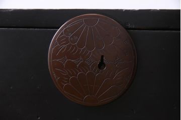 アンティーク家具　古民具・骨董　からくり付き　漆塗り　マットな風合いが味のある大川箪笥(サイドボード)