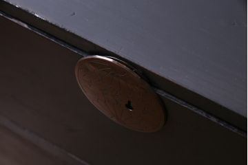 アンティーク家具　古民具・骨董　からくり付き　漆塗り　マットな風合いが味のある大川箪笥(サイドボード)