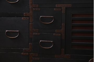 アンティーク家具　古民具・骨董　からくり付き　漆塗り　マットな風合いが味のある大川箪笥(サイドボード)