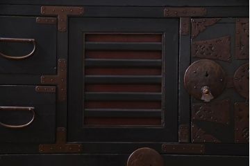 アンティーク家具　古民具・骨董　からくり付き　漆塗り　マットな風合いが味のある大川箪笥(サイドボード)