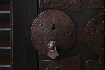 アンティーク家具　古民具・骨董　からくり付き　漆塗り　マットな風合いが味のある大川箪笥(サイドボード)