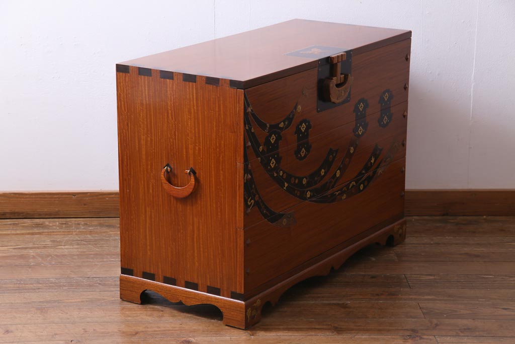 中古　工芸品　バンダジ(バンダチ)風　風流な模様が目を引く寄木細工のようなタンス(チェスト、箪笥)