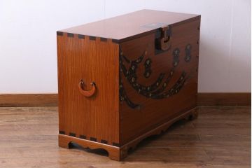 中古　工芸品　バンダジ(バンダチ)風　風流な模様が目を引く寄木細工のようなタンス(チェスト、箪笥)