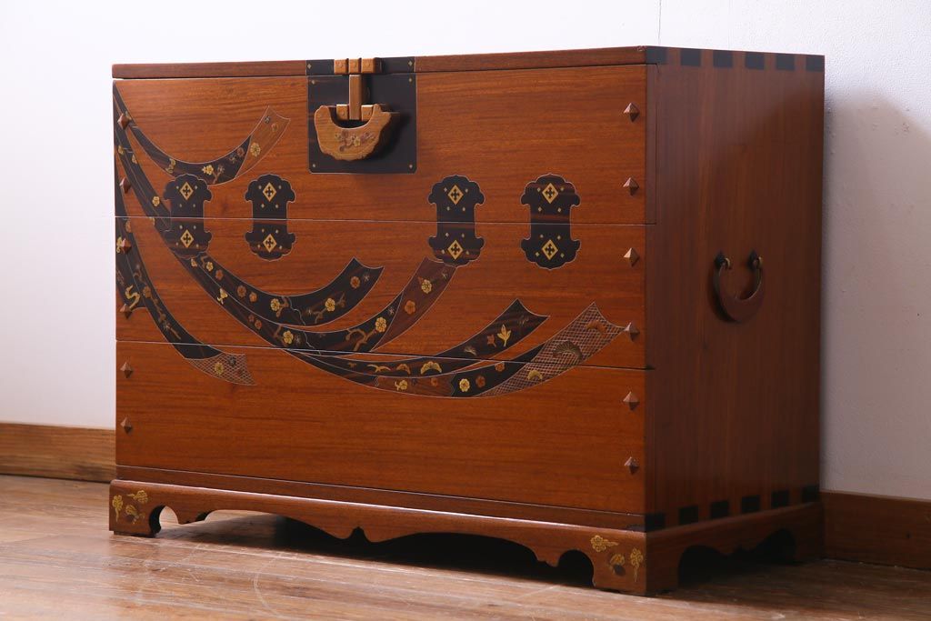中古　工芸品　バンダジ(バンダチ)風　風流な模様が目を引く寄木細工のようなタンス(チェスト、箪笥)