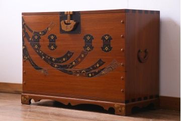 中古　工芸品　バンダジ(バンダチ)風　風流な模様が目を引く寄木細工のようなタンス(チェスト、箪笥)