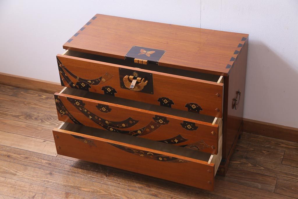 中古　工芸品　バンダジ(バンダチ)風　風流な模様が目を引く寄木細工のようなタンス(チェスト、箪笥)
