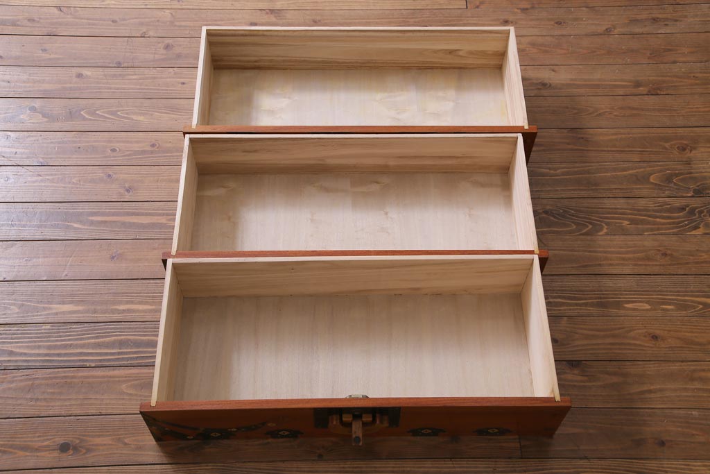 中古　工芸品　バンダジ(バンダチ)風　風流な模様が目を引く寄木細工のようなタンス(チェスト、箪笥)