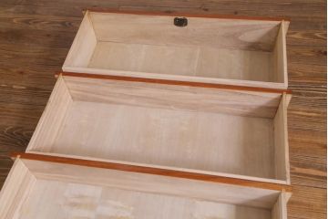 中古　工芸品　バンダジ(バンダチ)風　風流な模様が目を引く寄木細工のようなタンス(チェスト、箪笥)