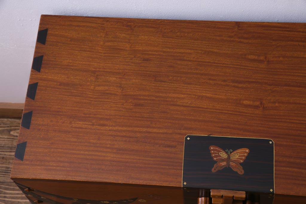 中古　工芸品　バンダジ(バンダチ)風　風流な模様が目を引く寄木細工のようなタンス(チェスト、箪笥)