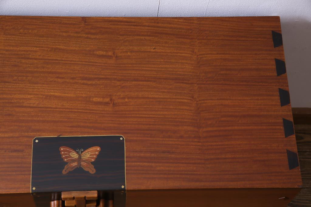 中古　工芸品　バンダジ(バンダチ)風　風流な模様が目を引く寄木細工のようなタンス(チェスト、箪笥)