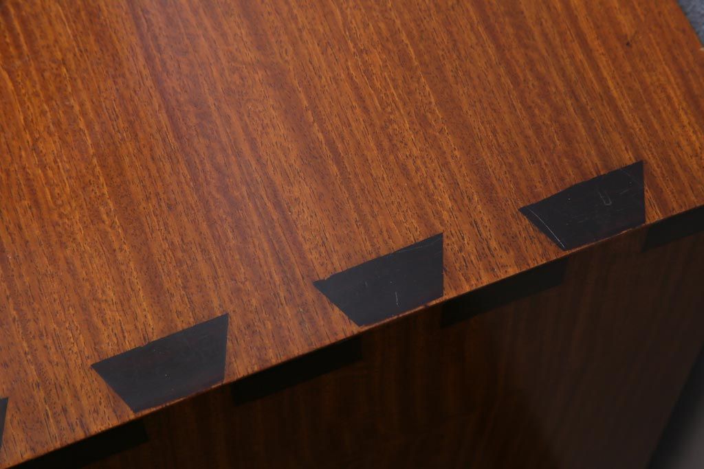 中古　工芸品　バンダジ(バンダチ)風　風流な模様が目を引く寄木細工のようなタンス(チェスト、箪笥)