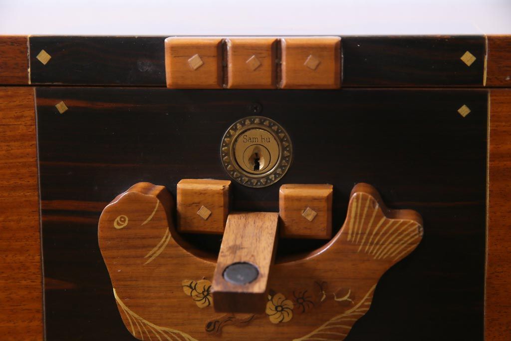 中古　工芸品　バンダジ(バンダチ)風　風流な模様が目を引く寄木細工のようなタンス(チェスト、箪笥)