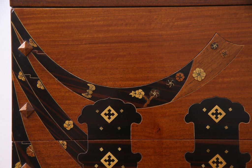 中古　工芸品　バンダジ(バンダチ)風　風流な模様が目を引く寄木細工のようなタンス(チェスト、箪笥)