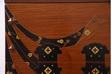 中古　工芸品　バンダジ(バンダチ)風　風流な模様が目を引く寄木細工のようなタンス(チェスト、箪笥)