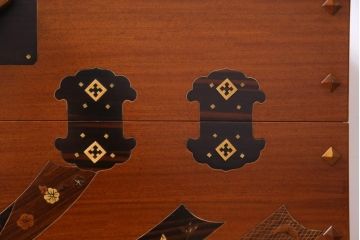 中古　工芸品　バンダジ(バンダチ)風　風流な模様が目を引く寄木細工のようなタンス(チェスト、箪笥)