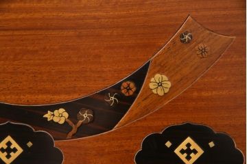 中古　工芸品　バンダジ(バンダチ)風　風流な模様が目を引く寄木細工のようなタンス(チェスト、箪笥)