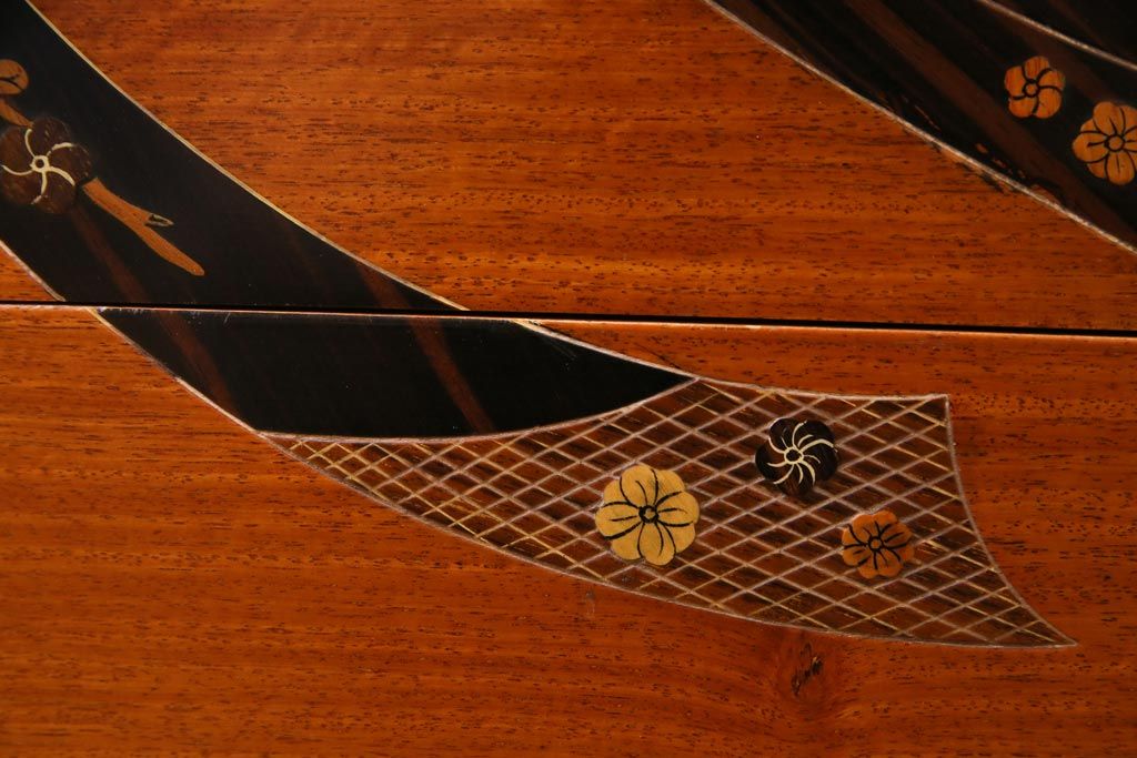 中古　工芸品　バンダジ(バンダチ)風　風流な模様が目を引く寄木細工のようなタンス(チェスト、箪笥)