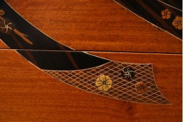 中古　工芸品　バンダジ(バンダチ)風　風流な模様が目を引く寄木細工のようなタンス(チェスト、箪笥)