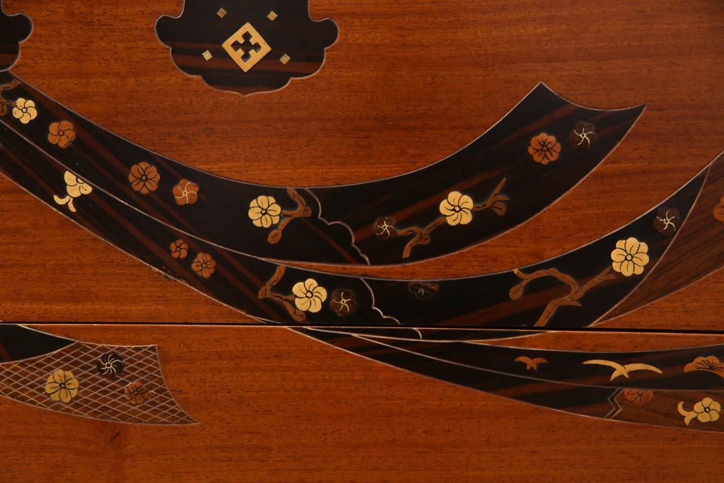 中古　工芸品　バンダジ(バンダチ)風　風流な模様が目を引く寄木細工のようなタンス(チェスト、箪笥)