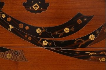 中古　工芸品　バンダジ(バンダチ)風　風流な模様が目を引く寄木細工のようなタンス(チェスト、箪笥)