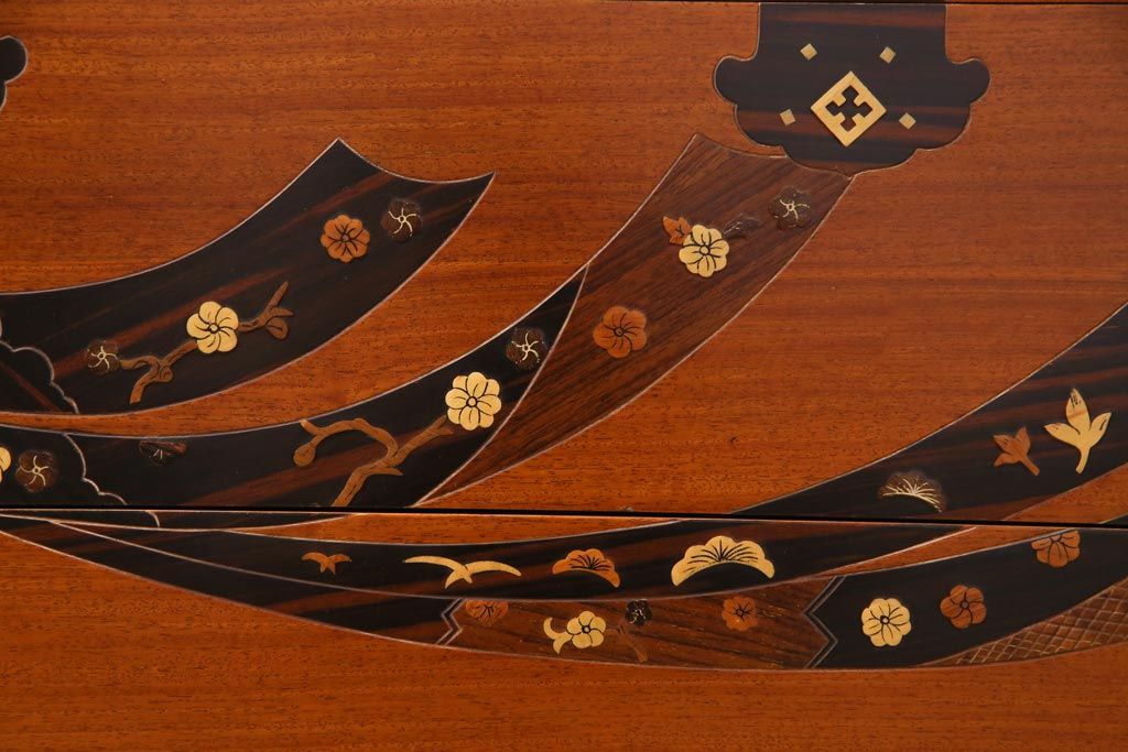 中古　工芸品　バンダジ(バンダチ)風　風流な模様が目を引く寄木細工のようなタンス(チェスト、箪笥)