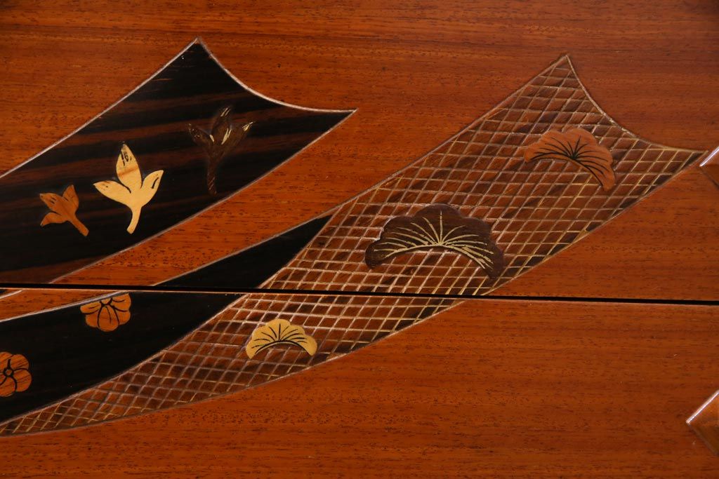 中古　工芸品　バンダジ(バンダチ)風　風流な模様が目を引く寄木細工のようなタンス(チェスト、箪笥)