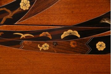 中古　工芸品　バンダジ(バンダチ)風　風流な模様が目を引く寄木細工のようなタンス(チェスト、箪笥)