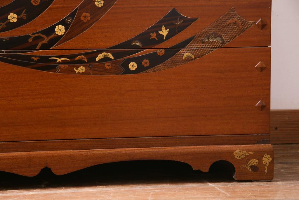 中古　工芸品　バンダジ(バンダチ)風　風流な模様が目を引く寄木細工のようなタンス(チェスト、箪笥)