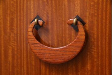 中古　工芸品　バンダジ(バンダチ)風　風流な模様が目を引く寄木細工のようなタンス(チェスト、箪笥)