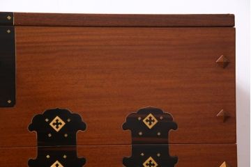 中古　工芸品　バンダジ(バンダチ)風　風流な模様が目を引く寄木細工のようなタンス(チェスト、箪笥)