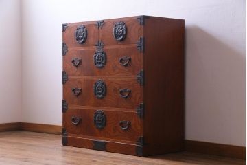 ビンテージ　中古　岩谷堂箪笥　牡丹金具　小振りながらも存在感を放つ衣装箪笥(チェスト、整理ダンス)