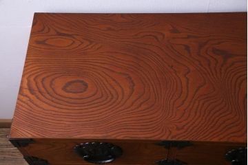 ビンテージ　中古　岩谷堂箪笥　牡丹金具　小振りながらも存在感を放つ衣装箪笥(チェスト、整理ダンス)