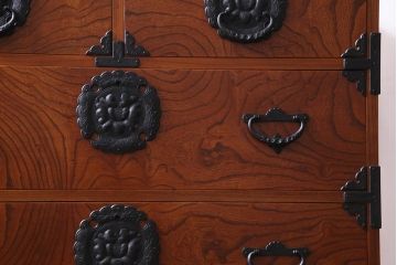 ビンテージ　中古　岩谷堂箪笥　牡丹金具　小振りながらも存在感を放つ衣装箪笥(チェスト、整理ダンス)