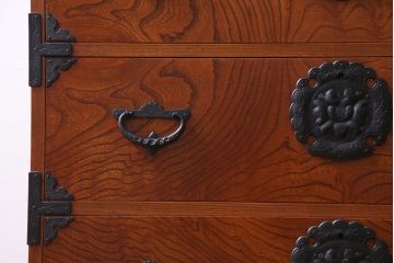ビンテージ　中古　岩谷堂箪笥　牡丹金具　小振りながらも存在感を放つ衣装箪笥(チェスト、整理ダンス)