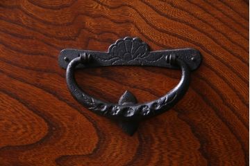 ビンテージ　中古　岩谷堂箪笥　牡丹金具　小振りながらも存在感を放つ衣装箪笥(チェスト、整理ダンス)