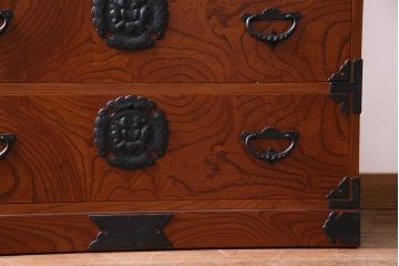 ビンテージ　中古　岩谷堂箪笥　牡丹金具　小振りながらも存在感を放つ衣装箪笥(チェスト、整理ダンス)