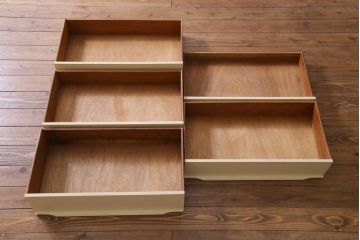 北欧ビンテージ　ペイント家具　チーク材　レトロな雰囲気が可愛らしいチェスト(引き出し)