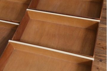 北欧ビンテージ　ペイント家具　チーク材　レトロな雰囲気が可愛らしいチェスト(引き出し)