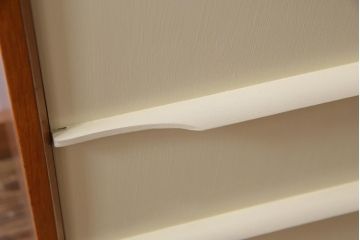 北欧ビンテージ　ペイント家具　チーク材　レトロな雰囲気が可愛らしいチェスト(引き出し)