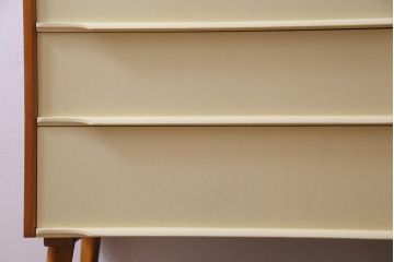 北欧ビンテージ　ペイント家具　チーク材　レトロな雰囲気が可愛らしいチェスト(引き出し)