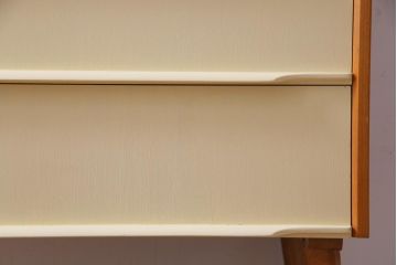 北欧ビンテージ　ペイント家具　チーク材　レトロな雰囲気が可愛らしいチェスト(引き出し)