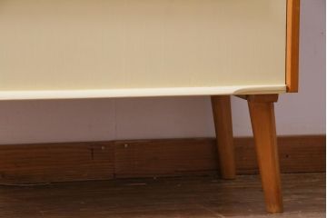 北欧ビンテージ　ペイント家具　チーク材　レトロな雰囲気が可愛らしいチェスト(引き出し)