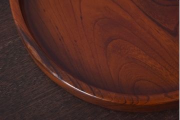 昭和レトロ　ケヤキ材　木目と艶が美しい品のある刳り貫き盆(丸盆)