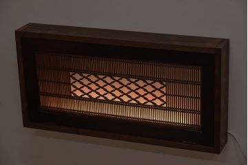 ラフジュ工房オリジナル　古建具リメイク　片面ガラス　変わり菱と格子がモダンな組子欄間の壁付け照明(ウォールランプ)