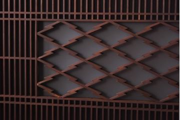 ラフジュ工房オリジナル　古建具リメイク　片面ガラス　変わり菱と格子がモダンな組子欄間の壁付け照明(ウォールランプ)