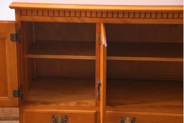 中古　横浜クラシック家具　ダニエル(Daniel)　アーリーアメリカン　A-206　サイドボード(リビングボード、収納棚)(定価約64万円)