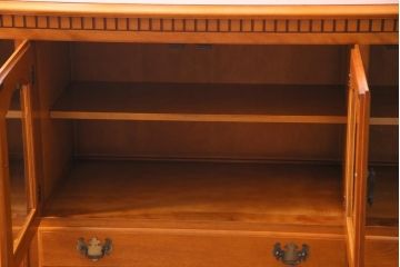 中古　横浜クラシック家具　ダニエル(Daniel)　アーリーアメリカン　A-206　サイドボード(リビングボード、収納棚)(定価約64万円)